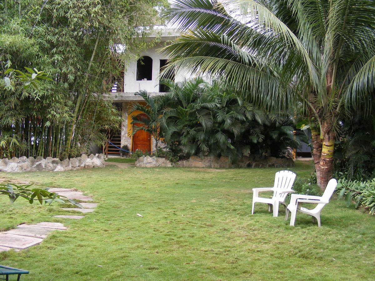 Hostal Maxima Puerto Lopez Exterior photo